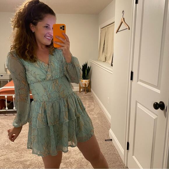 Who I am Boutique Blue Floral Long Sleeve Smocked Mini Dress Small - Picture 2 of 11